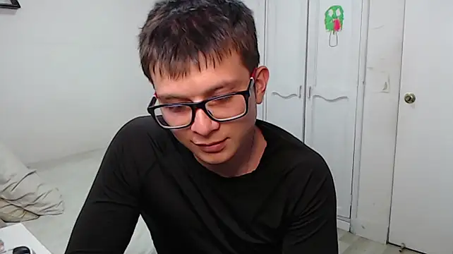 Show modela MathewCollin na web-kameri