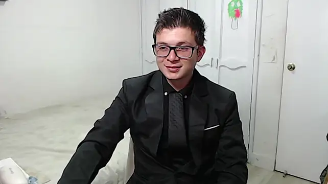 Show modela MathewCollin na web-kameri