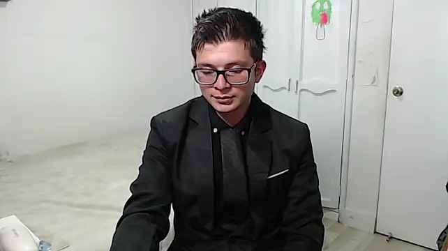 Show modela MathewCollin na web-kameri