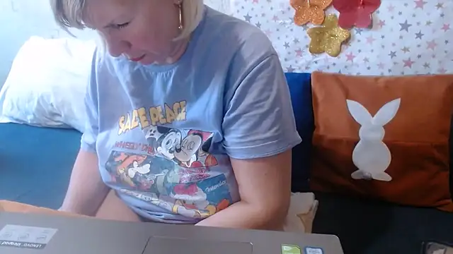 QueenLana live XXX chat