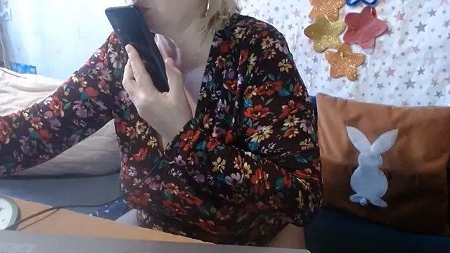 QueenLana Adlı Modelin Canlı XXX Sohbeti