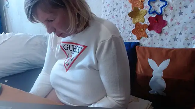 QueenLana webkamerás műsora