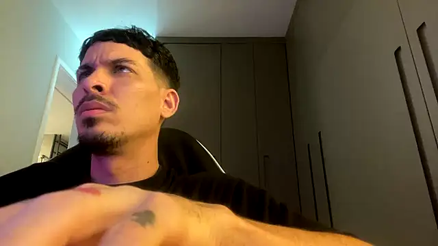 הופעת וובקאם של Latino_White_21