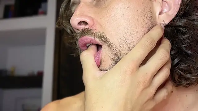 הופעת וובקאם של mcklister_kinky_feets