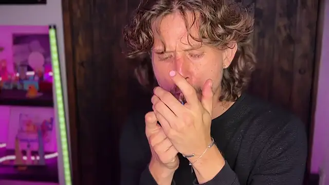 mcklister_kinky_feets Шоу с уебкамера