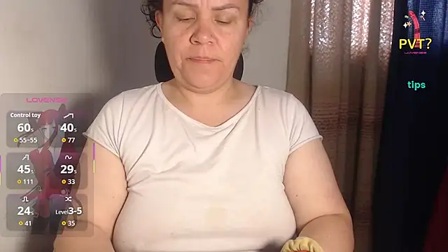 צ'אט XXX בשידור חי של agathamiller01