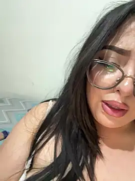 הופעת וובקאם של MileyGia