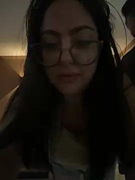 MileyGia XXX чат на живо