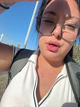Pokazy przed kamerką – MileyGia