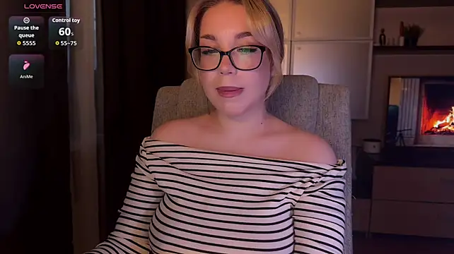 ariashaa Webcam-Show