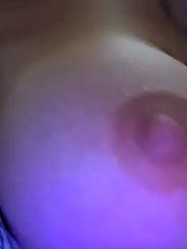 kylie_blck Show in webcam