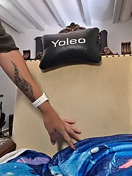 Pokazy przed kamerką – kylie_blck