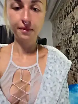 kylie_blck Pertunjukan Webcam