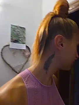 kylie_blck Pertunjukan Webcam