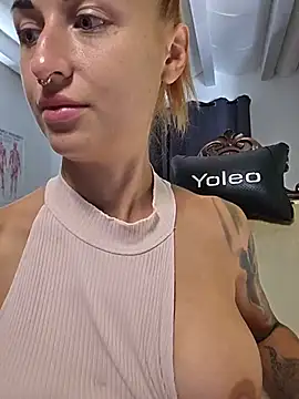 kylie_blck: απευθείας συνομιλία ΧΧΧ