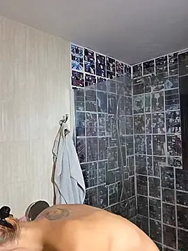 Pokazy przed kamerką – kylie_blck