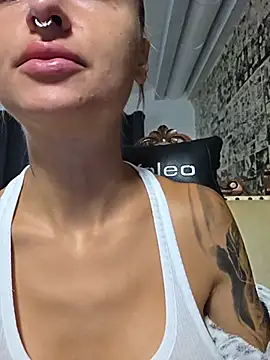 kylie_blck Adlı Modelin Web Kamerası Şovu