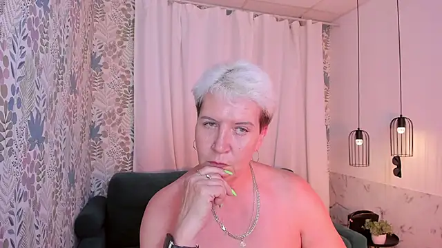 Chat +18 de KathySunn ao vivo