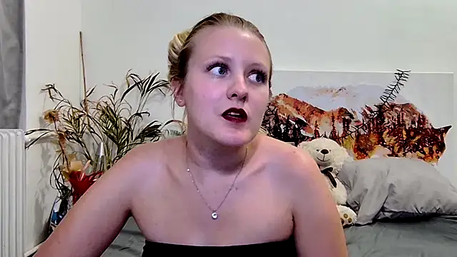 Show modela MileyGreyx na web-kameri