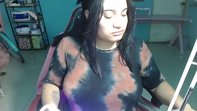 Chat +18 de Hilarybunnyy ao vivo