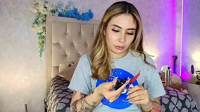 nini_love01 Show in webcam
