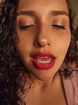 Lucy_Marin Adlı Modelin Web Kamerası Şovu