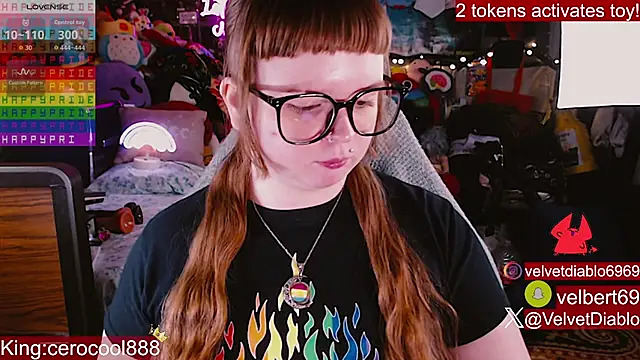 VelvetDiablo Show in webcam