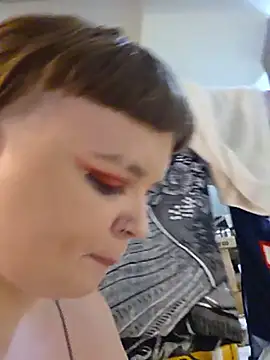 הופעת וובקאם של VelvetDiablo