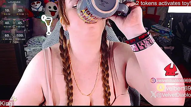 VelvetDiablo Show in webcam