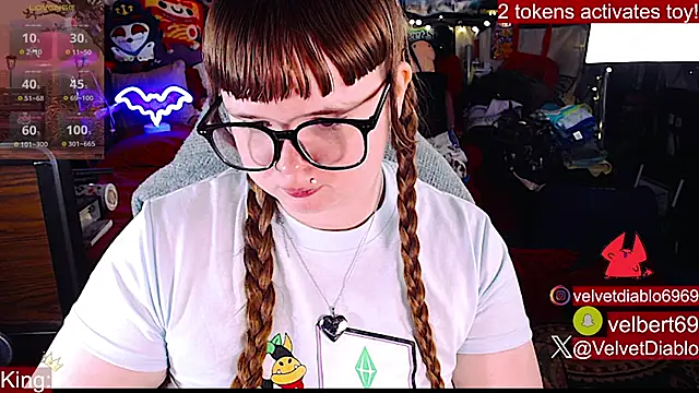 VelvetDiablo's Live XXX Chat