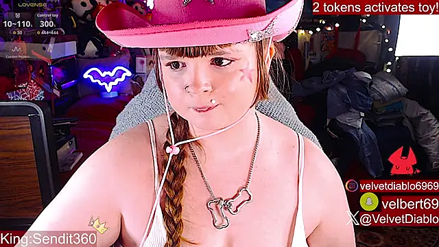 VelvetDiablo's Live XXX Chat