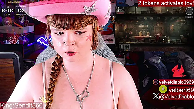 VelvetDiablo Show in webcam