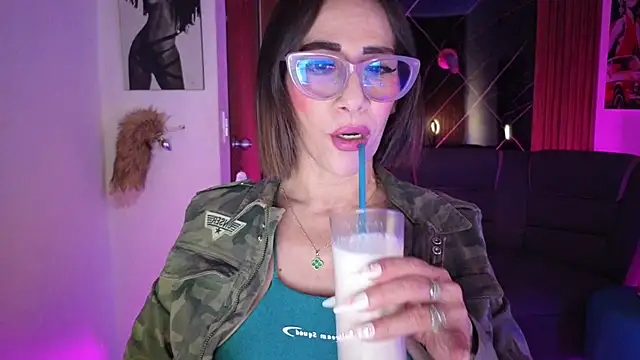 XXX chat uživo modela crisstal_miler