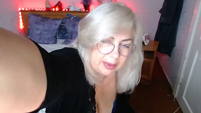 Chatroom XXX en direct de BozhenaNude