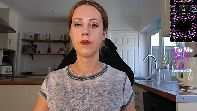 XXX chat uživo modela stripmequick