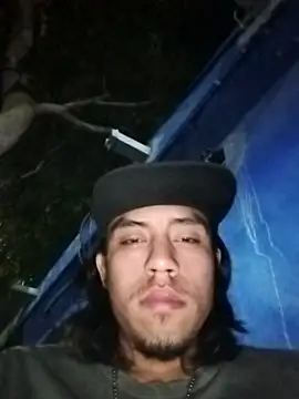 AlexAlejandro13 Show in webcam