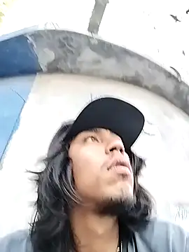 AlexAlejandro13 Show in webcam