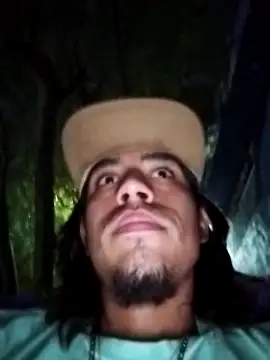 AlexAlejandro13 Show in webcam