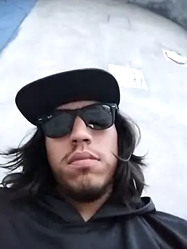 AlexAlejandro13: διαδικτυακό σόου στην κάμερα