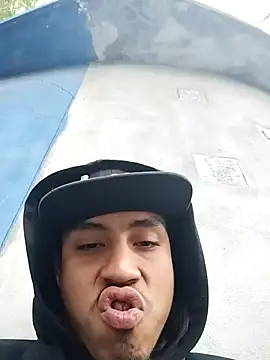 AlexAlejandro13 Webcam show