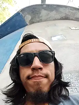 AlexAlejandro13's Webcam Show