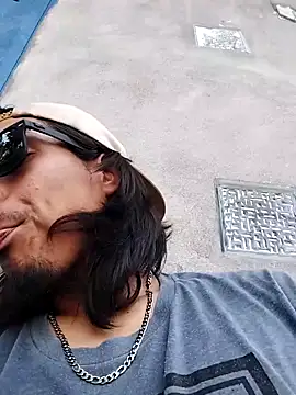 Show modela AlexAlejandro13 na web-kameri