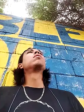 AlexAlejandro13 Show in webcam