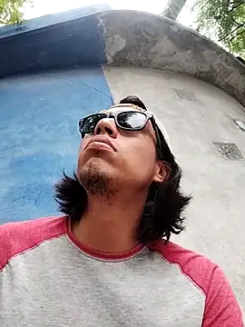 Pertunjukan Kamera Web AlexAlejandro13
