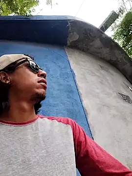 AlexAlejandro13 网络视讯表演