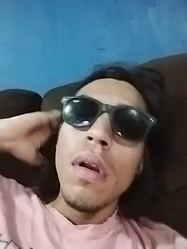AlexAlejandro13 即時 XXX 聊天