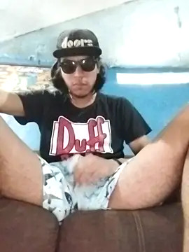 AlexAlejandro13 Show in webcam