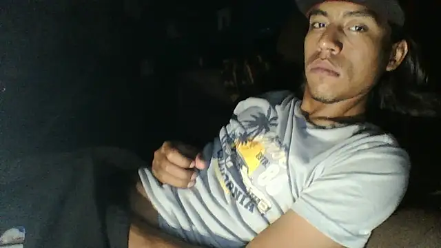 AlexAlejandro13 Show in webcam