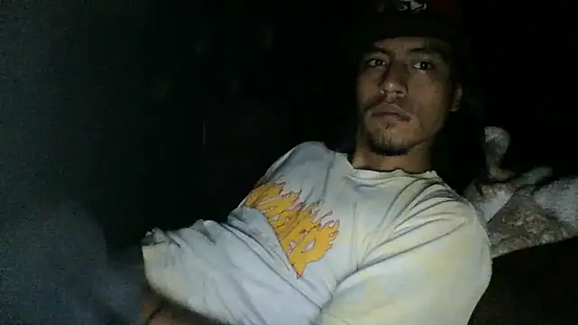 AlexAlejandro13 Show in webcam