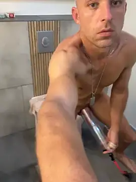 Niceguyxxx1234 在線直播表演